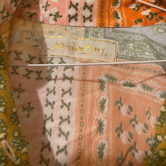 For @macym10 Jens pirates booty daydream button down - Picture 3 of 4